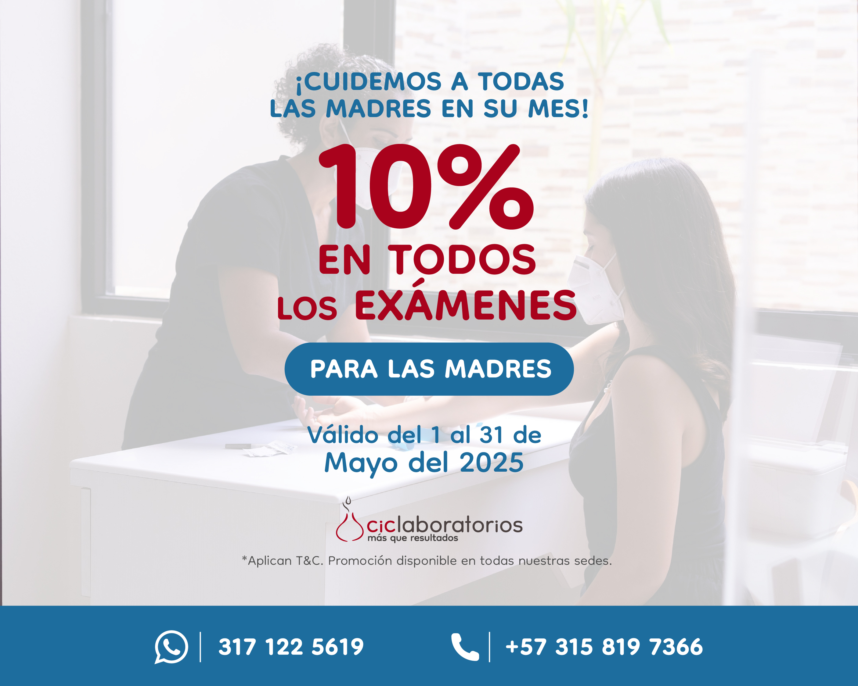 Señor sonriente en el consultorio